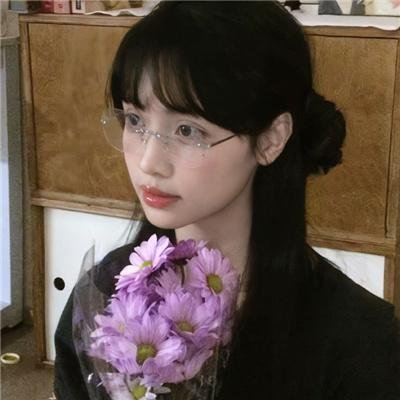 9顶假发的女孩